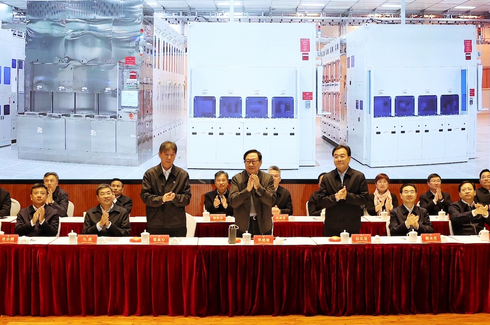 174427155063951951.jpeg 华虹无锡集成电路研发和制造基地(二期)12英寸生产线顺利建成投片_副本.jpeg